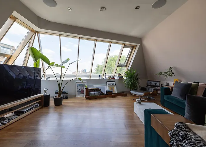 Penthouse Of Old Piano Factory In Kentish Town - Homestay